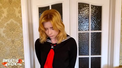 繼父嚴厲懲罰了學業不佳的女學生 - 打屁股和口交